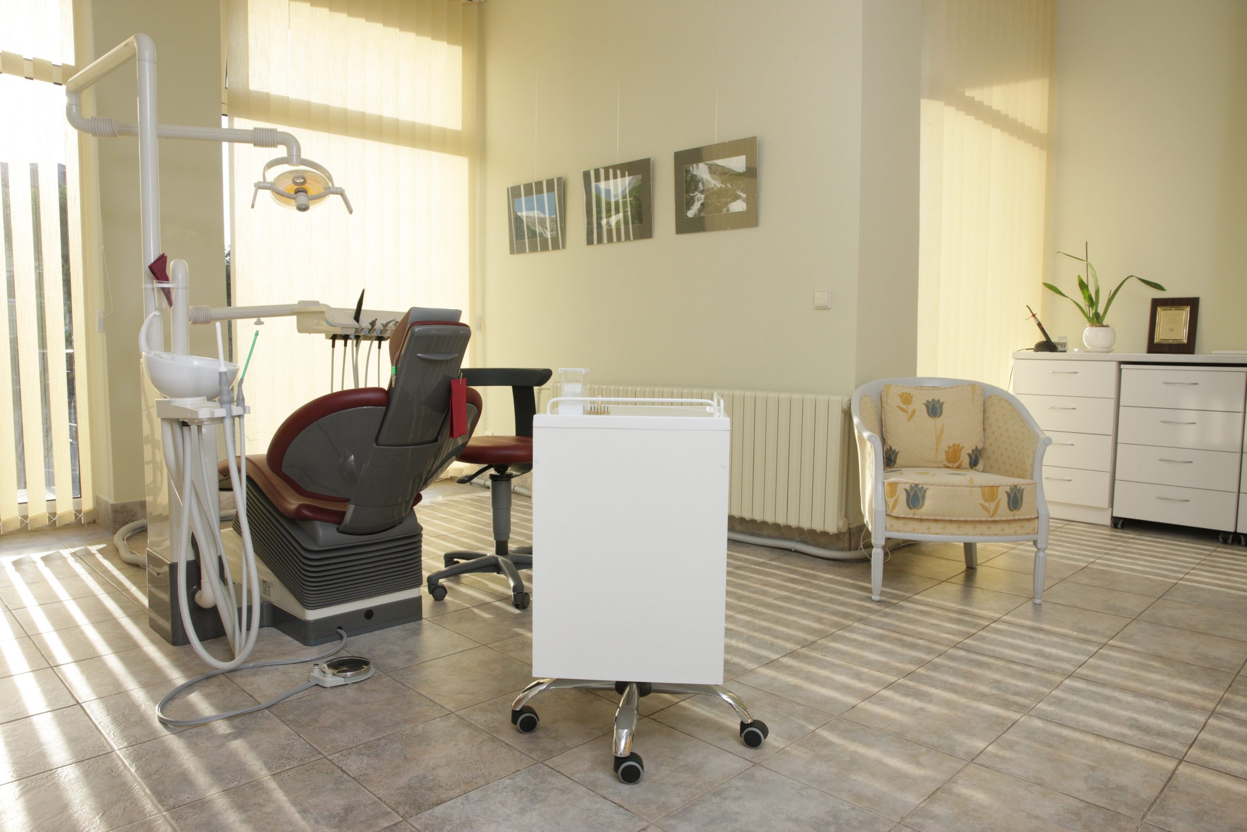 Odontologinis kabinetas su modernia įranga