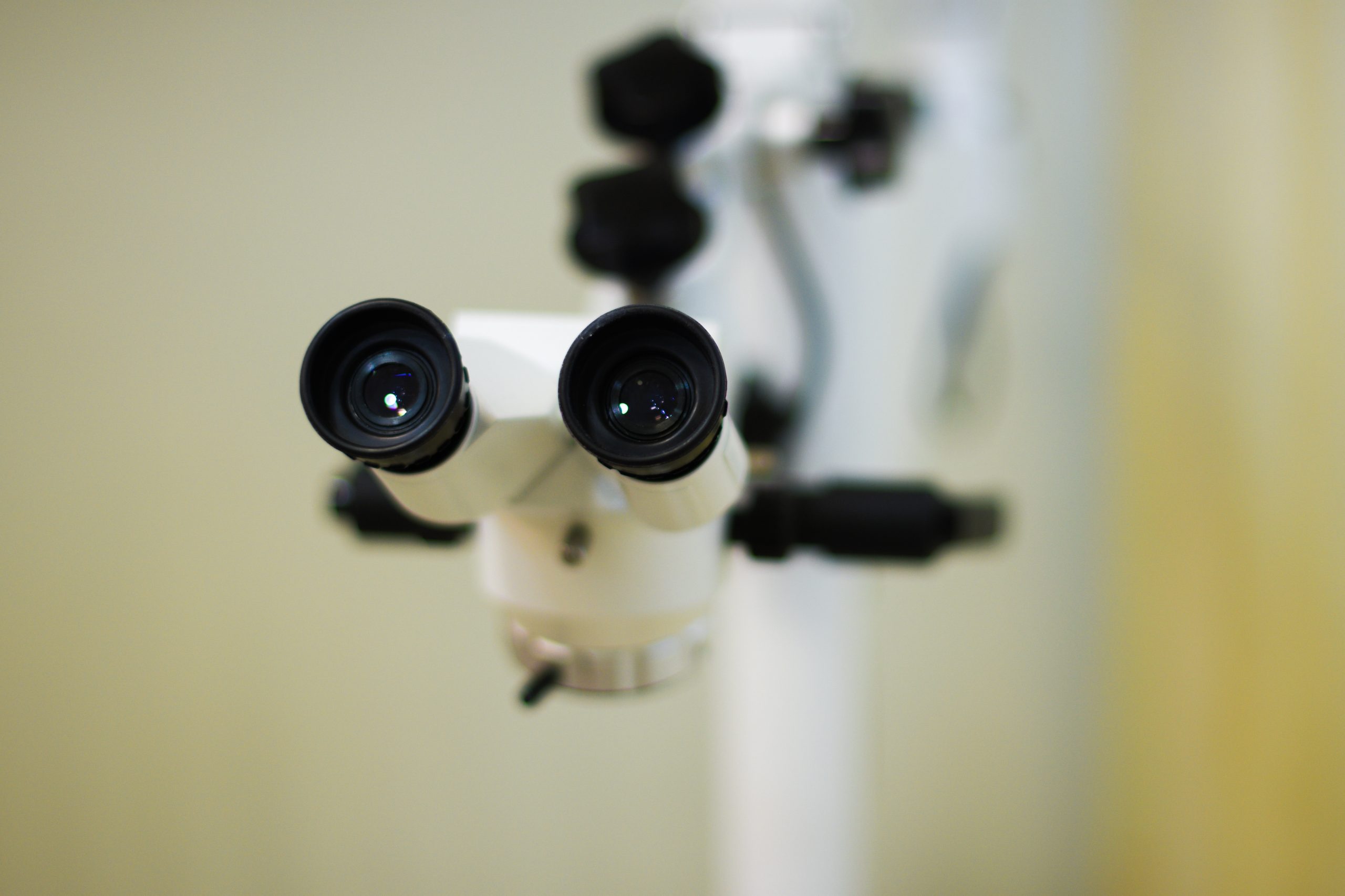 Stomatologinis mikroskopas endodontiniam gydymui